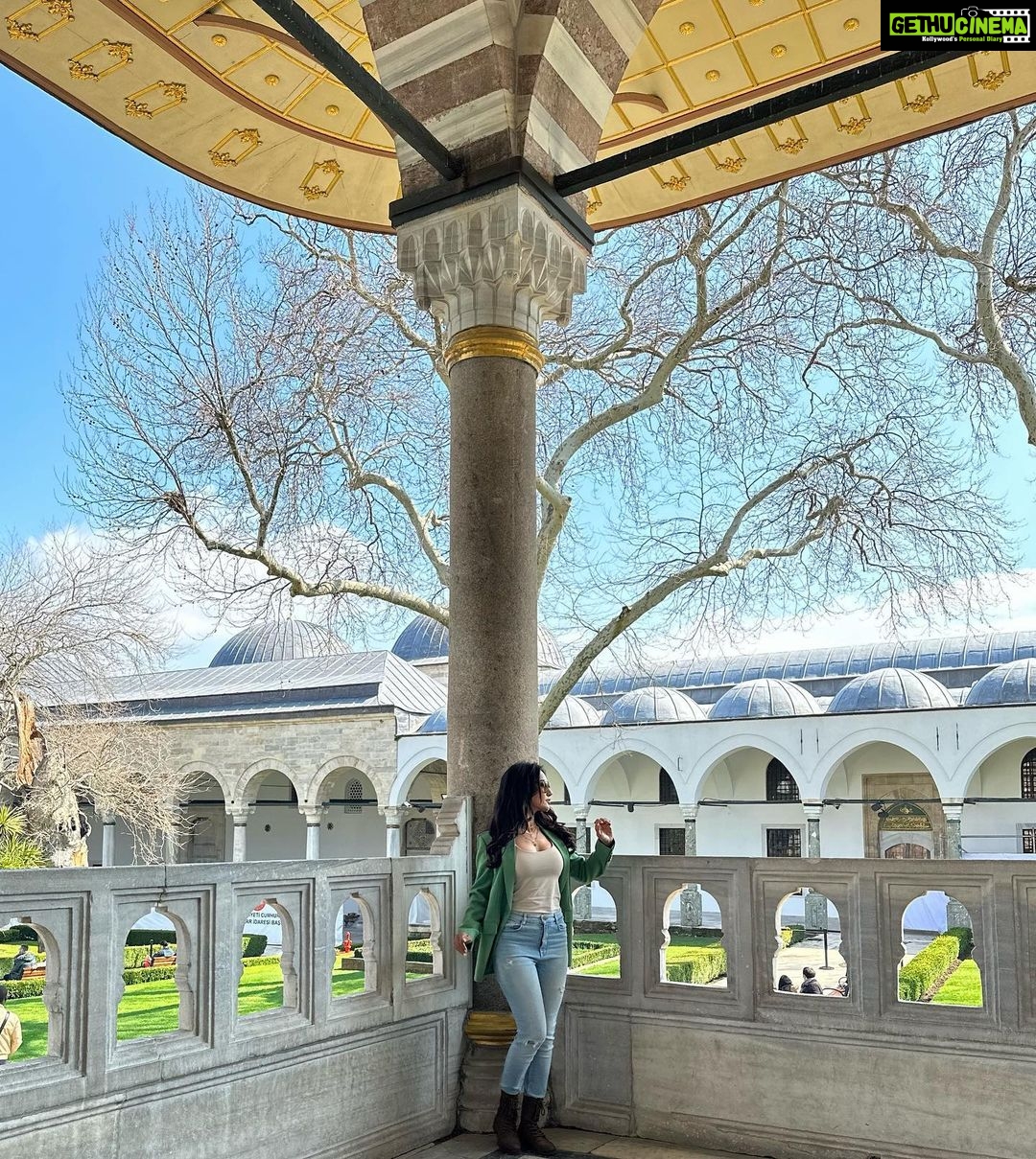 Surbhi Jyoti Instagram - Happiness is seeing new places 💖 . . . . . . . . . #turkey #istanbul #travel #history