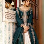 Surbhi Jyoti Instagram - Gajra Mohabbat wala 🤍 . . . . . . . . Wearing @jigarmaliofficial Clicked by @horilhumad MUA @fab_beauty___ Hair @sidandpiyu