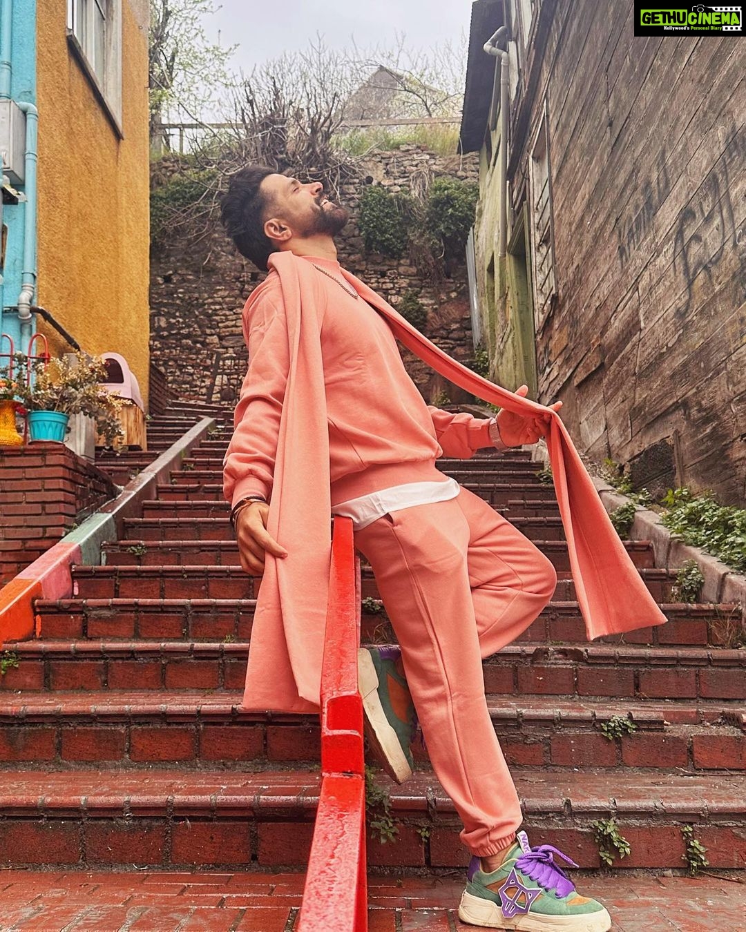 Surbhi Jyoti Instagram - Painting the town peach! . . . . . . @goturkiye @turkiyetourism_in @confiancecommunications İstanbul Turkey