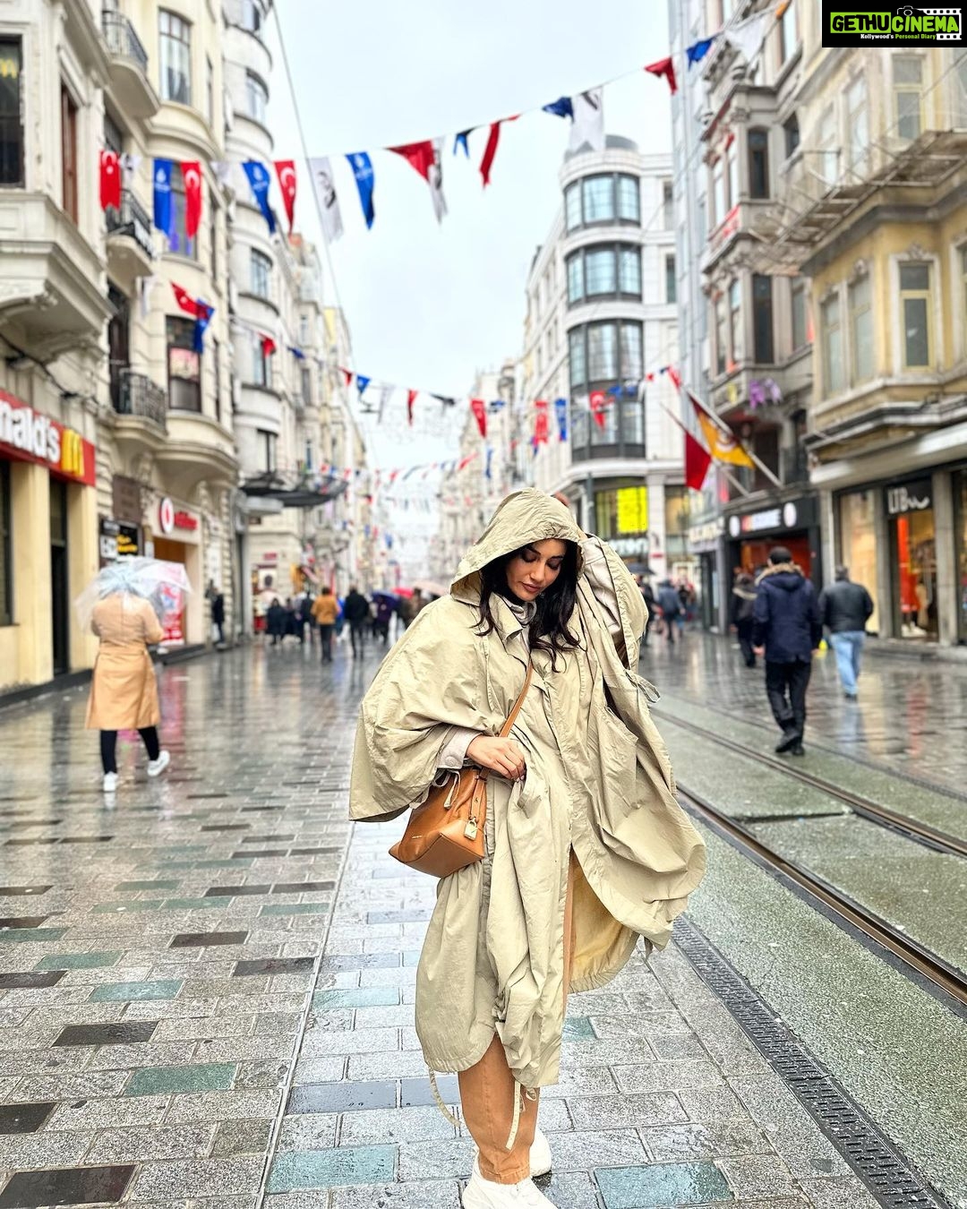 Surbhi Jyoti Instagram - Hello Istanbul 💥 . . . . . . @goturkiye @turkiyetourism_in @confiancecommunications İstanbul Turkey