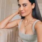 Surbhi Jyoti Instagram - Kuch bhiiiiiiii.... . . . . . . . . . #trendingreels #trending #trendingnow #funnyvideos #rythm #instagramreels #reels #latesttrends @jokerandwitch