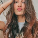 Surbhi Jyoti Instagram - What's trending ehhh ....?? . . . . . . . . . #trendingreels #trending #trendingaudio #trendingnow #reelinstagram #reelitfeelit #sjians #reels #whatistrending