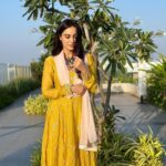 Surbhi Jyoti Instagram - पीली धूप पहन के तुम... . . . . . . . . . @labelnimbus @knotmecute @irasoles