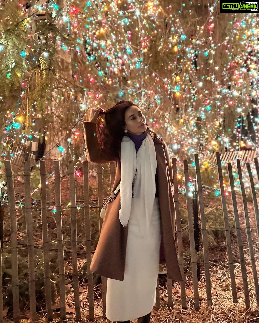 Surbhi Jyoti Instagram - Cold nights, warm hearts🫰🏼 Princeton University