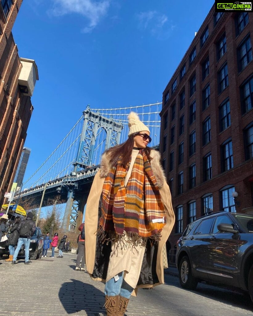 Surbhi Jyoti Instagram - Meet me at the bridge 🫶🏼 DUMBO, Brooklyn