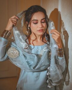 Surbhi Jyoti Instagram - Paranda ✨✨
.
.
.
.
.
.
.
.
📸 @deepak_das_photography 
 💄 @makeitupwithsimmy 
👗 @theloom.in 
#indiangirls #punjaban #punjabisuit #gotapatti #paranda