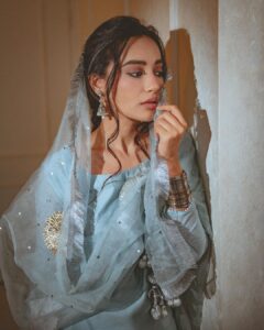 Surbhi Jyoti Instagram - Paranda ✨✨
.
.
.
.
.
.
.
.
📸 @deepak_das_photography 
 💄 @makeitupwithsimmy 
👗 @theloom.in 
#indiangirls #punjaban #punjabisuit #gotapatti #paranda
