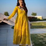 Surbhi Jyoti Instagram - पीली धूप पहन के तुम... . . . . . . . . . @labelnimbus @knotmecute @irasoles