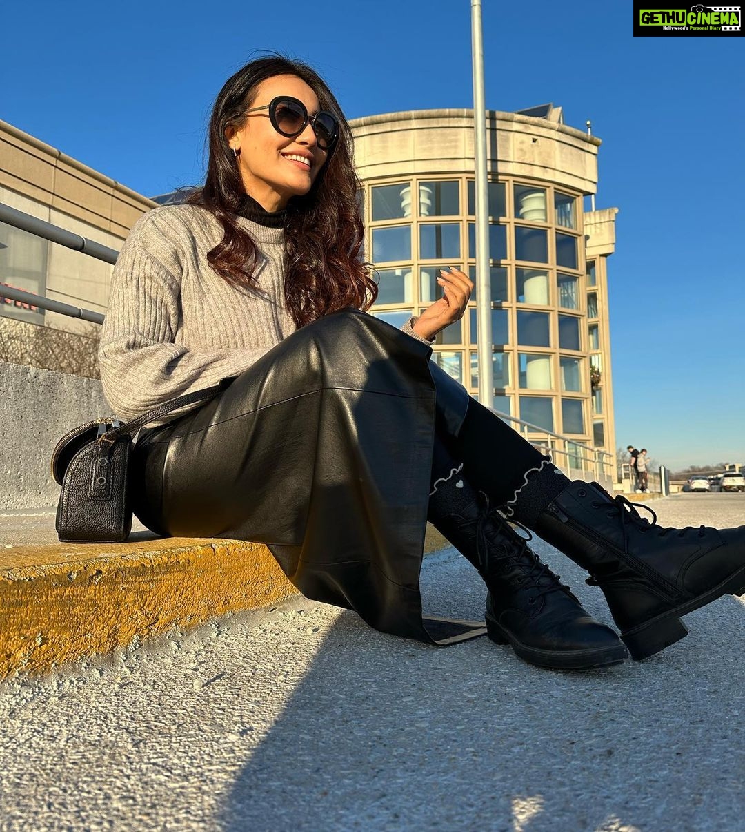 Surbhi Jyoti Instagram - Cover me in sunshine ✨ . . . . . . . #wintersun