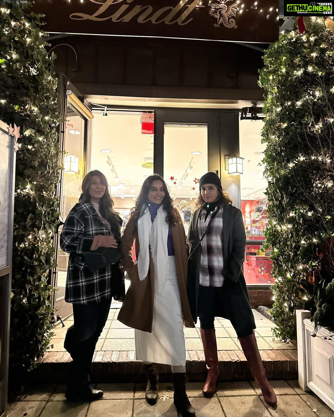 Surbhi Jyoti Instagram - Cold nights, warm hearts🫰🏼 Princeton University