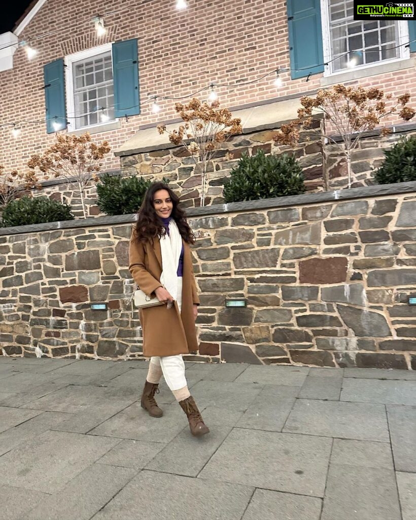 Surbhi Jyoti Instagram - Cold nights, warm hearts🫰🏼 Princeton University