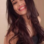 Surbhi Jyoti Instagram - #Affiliate #NEUDMatteLipstick Choose a lipstick that sparks up your look and nourishes your lips as well. @neud_wd Matte Liquid Lipsticks 💄 These lipsticks not only stays more than hours but also protects your lips from dryness and skin darkening 🥰 Not only this, you get a free lip gloss worth Rs. 200 with each pack 😍😍 . . Order Now NEUD : http://bit.ly/3lgs5ab AMAZON : https://bit.ly/42ifx2A FLIPKART : http://bit.ly/3ldxcrG MEESHO : https://bit.ly/3yLyr4d . . . #neud #omgitsneud #lipsticks #mattelipstick #lipcare #naturallips #newlaunchalert #shopnow #naturalproducts #longstaylipstick #hydratedlips #ad