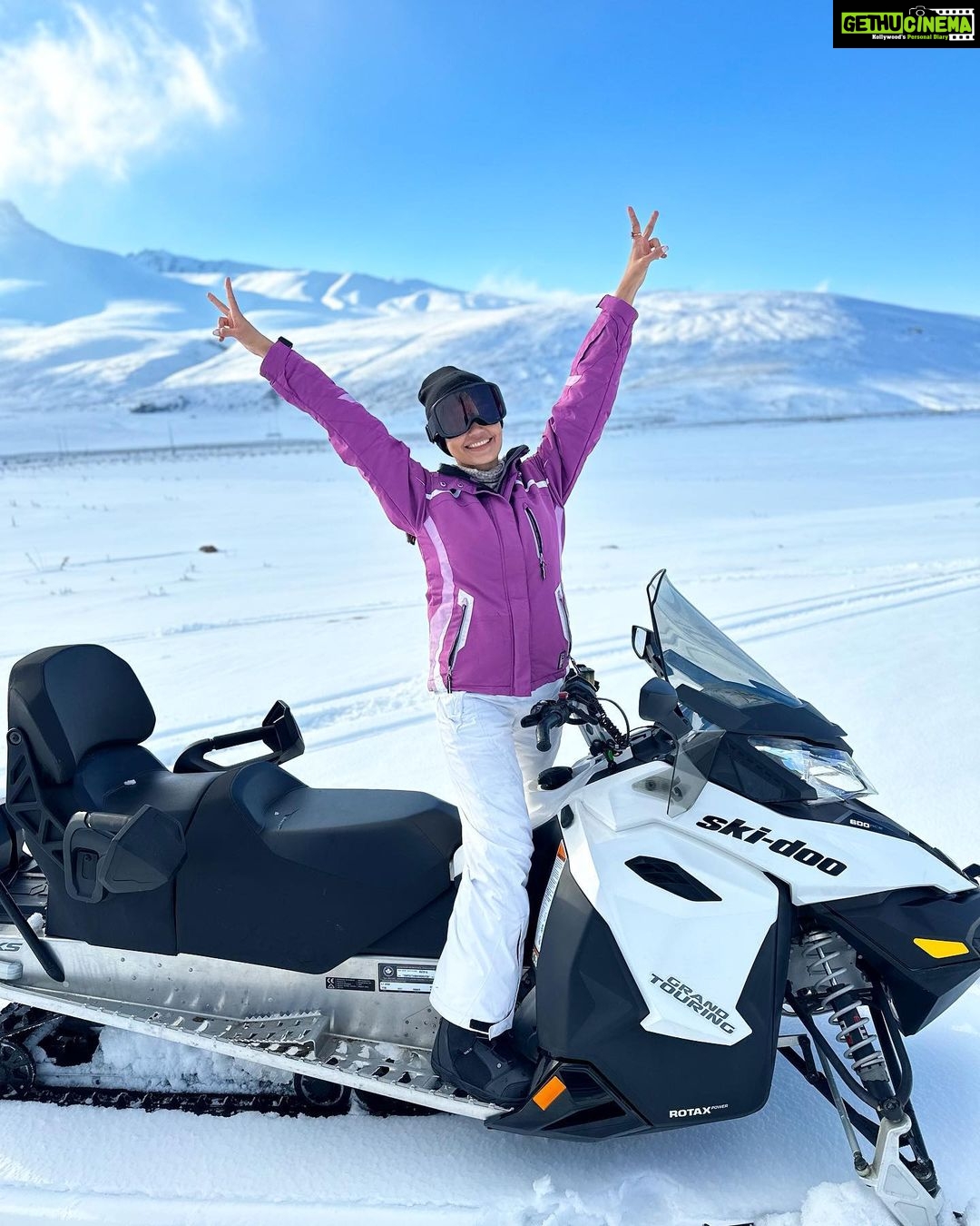 Surbhi Jyoti Instagram - Snow much fun ... ❄️ . . . . . . . @goturkiye @turkiyetourism_in @confiancecommunications @erciyesskiresort