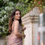 Surbhi Jyoti Instagram - 🦄🦄 . . . . . . . . . Saree @banarasi_baithak Clicked by @deepak_das_photography HMU @tanyamakeoverofficial Earrings @houseofjskjewels