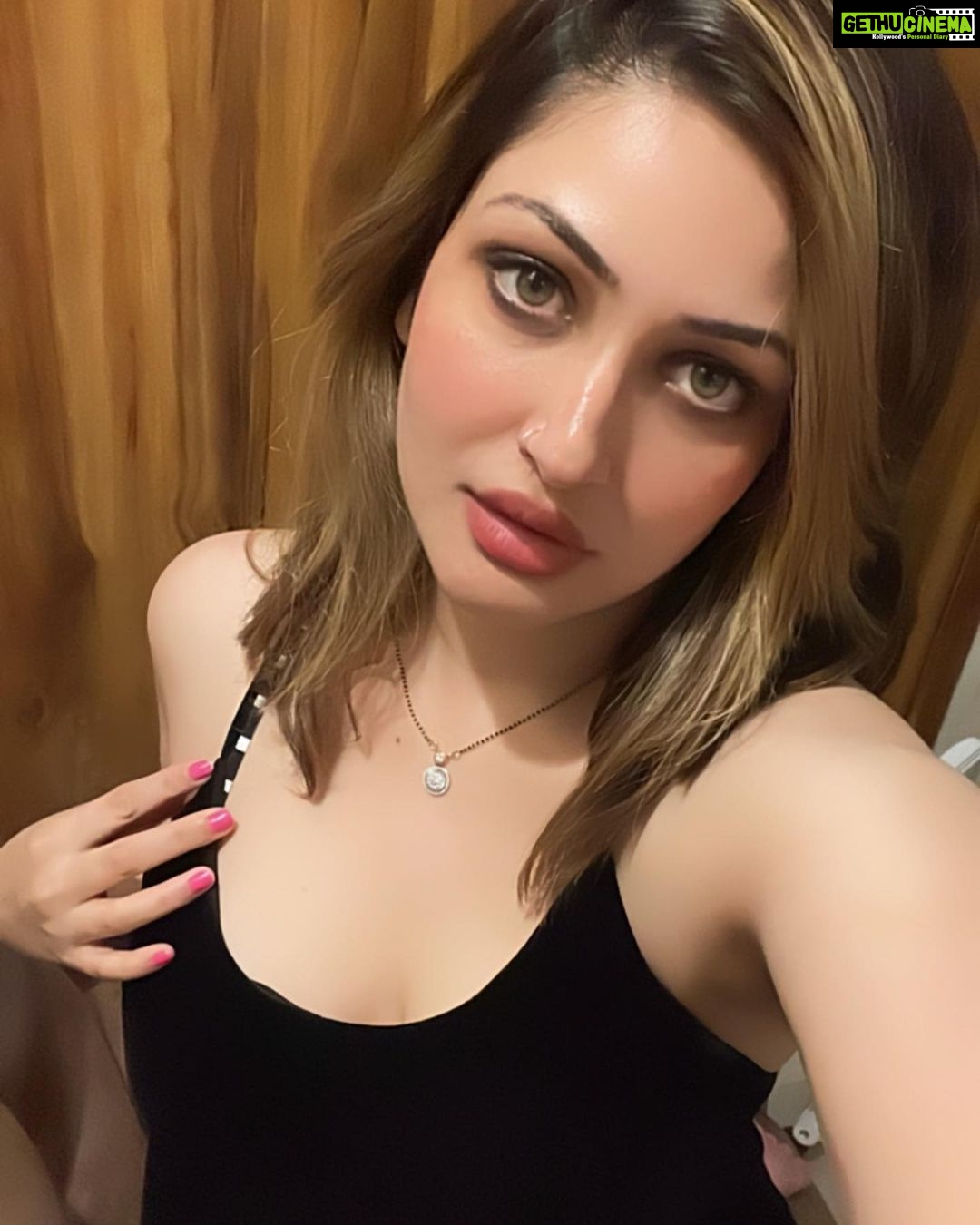 Surilie Gautam Instagram - #saturdayselfie💋