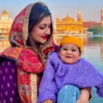 Surilie Gautam Instagram - Such a divine blessing 😇 Saibhang’s first visit to Shri Harmandir Sahib Ji 🙏🏻 Can’t thank baba ji enough for this lil donut🥰😇🙏🏻 #goldentemple #amritsar #divineblessing #donutdiaries Sri Harmandir Sahib, Sri Amritsar - www.sgpc.net