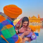 Surilie Gautam Instagram - Such a divine blessing 😇 Saibhang’s first visit to Shri Harmandir Sahib Ji 🙏🏻 Can’t thank baba ji enough for this lil donut🥰😇🙏🏻 #goldentemple #amritsar #divineblessing #donutdiaries Sri Harmandir Sahib, Sri Amritsar - www.sgpc.net