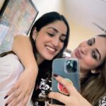 Surilie Gautam Instagram - Her never ending make up lessons 🤪😍😜 @yamigautam #sisterlove❤️