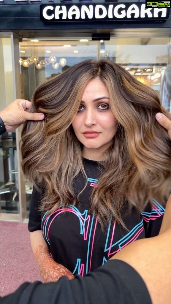 Surilie Gautam Instagram - Compliment her on something other than her appearance…… Happy client 😍 @s_u_r_i_l_i_e 👀 into the transformation from start to end Bestofbalayage #🖤 before and after #hair #color Color transformations by @sunny_ali_hair_artist #haircolor #haircut #bestofbalayage #balayage #hair #hairstyles reels #viral #foryou #instagram #viral #instagood #reelsinstagram #sunnyalihairartist #sunnyalihairartistcolor @affinitysalonchandigarh_ Sunny Ali hair artist