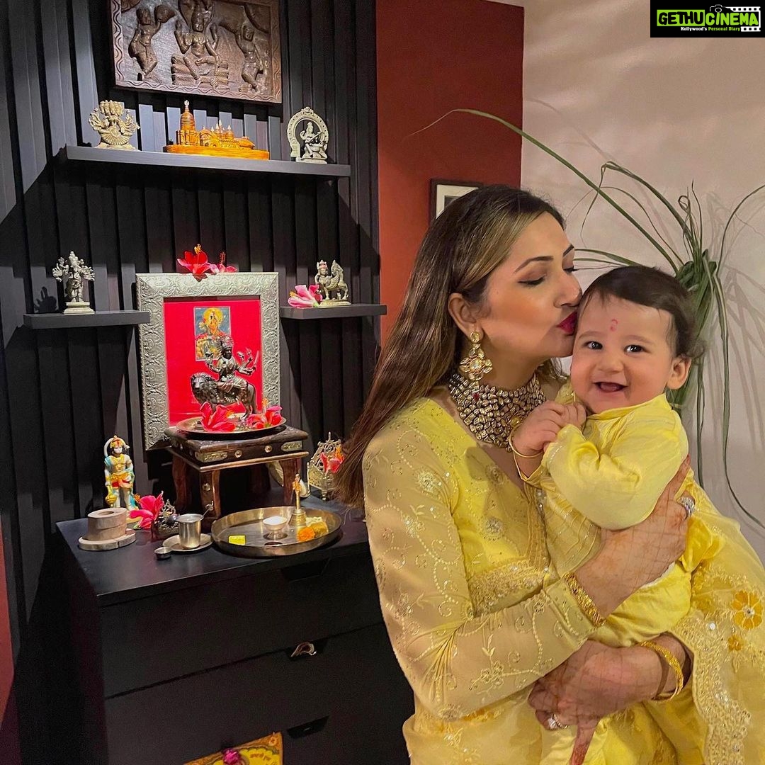 Surilie Gautam Instagram - Since the time we were born, we have seen our mother keep AHOI ASHTAMI VART for our long and healthy lives ๐๐ป In this fast you donโt eat or drink water from sunrise to sunset. Then after performing pooja to goddess AHOI, mummy gives us shakar paare, gur paare, sugarcanes, shagan and her precious blessings !! Today I feel so blessed that I kept this fast for Saibhang, taking forward my motherโs legacy ๐๐ป My heart is full of gratitude โค๏ธ๐๐๐ป