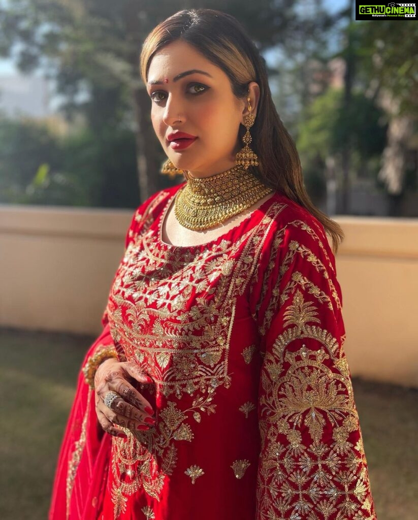 Surilie Gautam Instagram - Happy Karwachauth to all the beautiful women ❤️ One has to be so selfless and truly in love with your spouse to keep this fast which is indeed very challenging !! Kudos to all the women out there ❤️ #karwachauth #love #selflesslove #festival