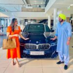 Surilie Gautam Instagram - WHEN THIS BEAUTY COMES HOME 🤩😍🚘 SO MUCH OF LOVE & GRATITUDE 😇🙏🏻🌟🥰❤️ #newbeginnings❤️ #bmwgt6 #blessings #carlovers @jasrajsinghbhatti BMW Motorrad Krishna
