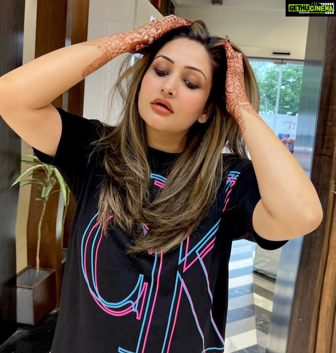 Surilie Gautam Instagram - When he knows exactly what I want 😍🌟🤩 #hairgame #hairfashion #hairgoals