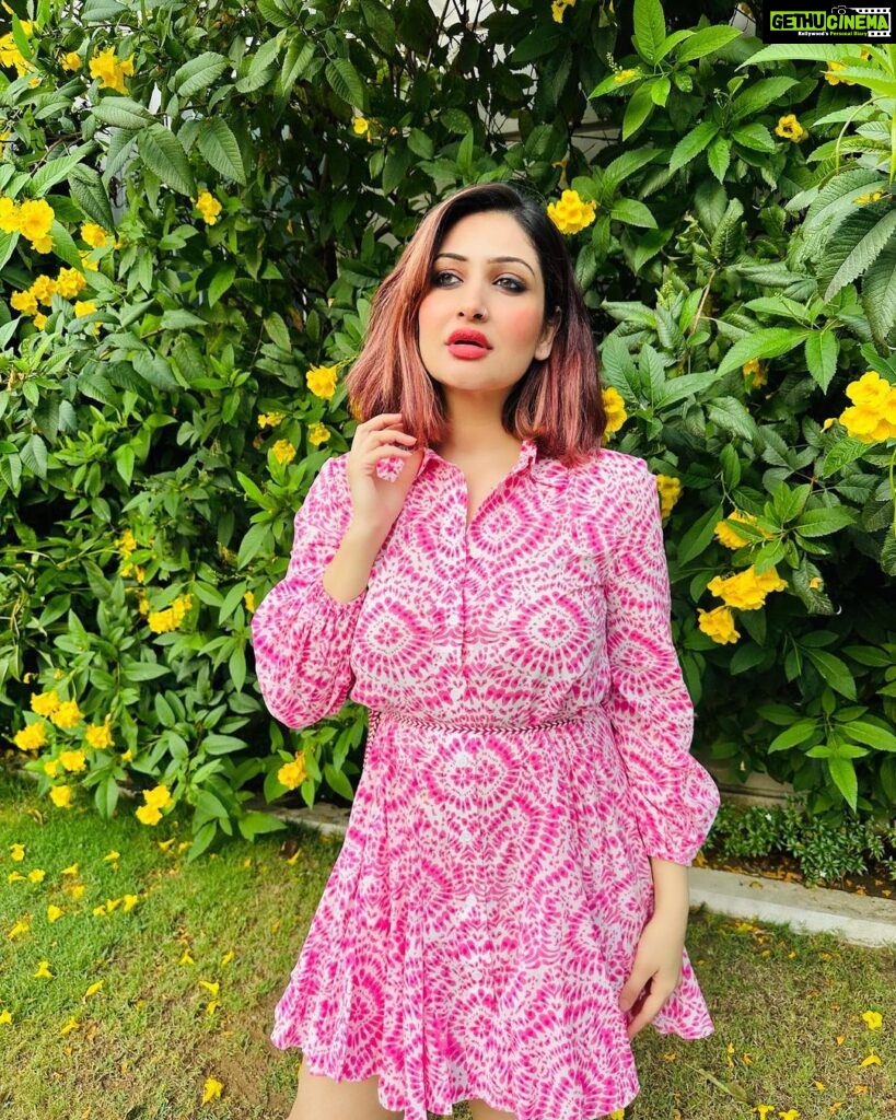 Surilie Gautam Instagram - Pretty in Pink and every other thing 💕