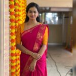 Swathi Konde Instagram - 🧡 Wearing @yaradesigners @ashas_womens_collection #yellow #yellowsaree #selfie #happyface #happyday #spreadlove #peace