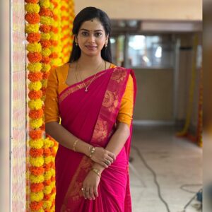 Swathi Konde Instagram - 🧡

Wearing @yaradesigners 
  @ashas_womens_collection 

#yellow #yellowsaree #selfie #happyface #happyday #spreadlove #peace