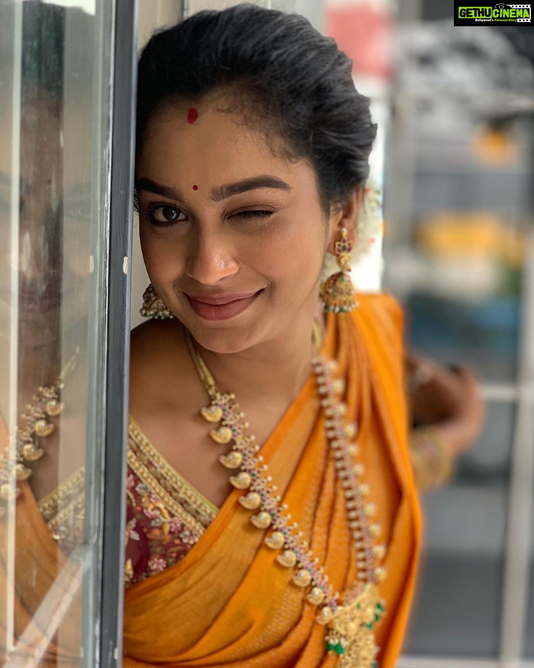 Swathi Konde - 44.7K Likes - 💚💗💙
Wearing @ashas_womens_collection
@yaradesigners
Jewellery @sakthijewels
#tamil #tamilsongs #dhanush #tamilcomedy #sunpictures #suntv #aniruth #tamilfun #kollywood #tamilactors #tamilwhatsappstatus #vijaytv #love #tamilmemes #tamillovesongs #tamillovefailure #lovefailure #kollywoodcinema #tamilnadu #reels #varisu #thunivu #chennai #kovai #shobana #mokkapostu #kollywood #tamiltiktok #tamilmeme #madurai