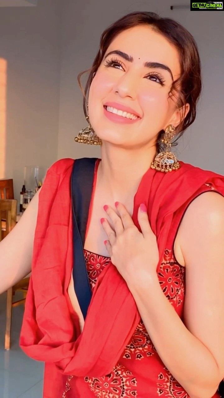 Swati Kapoor - 46.3K Likes - Namaskar 🙏🏻
Wearing @sudhacreation_ @purvivyas ❤️
#hipi #hipikaromorekaro