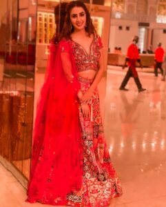 Swati Kapoor Instagram - 💕 

Styled by @shailjaanand
Outfit by @vivaahaofficial
Assistant stylist @stylebymahakhirani