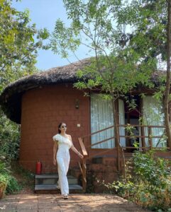 Swati Kapoor Instagram - 15.11.2022 @foresthillstala ❤️ 

To book you can contact Virali +91 9324948328