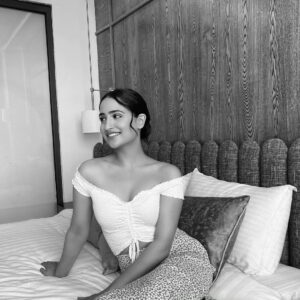 Tanu Grewal Instagram - noir et blanc