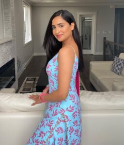 Tanu Grewal Instagram - Ban ke tusi butterfly kithe nu challe aa 🦋 

Wearing @phulkarishoppepatiala 🌷