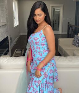 Tanu Grewal Instagram - Ban ke tusi butterfly kithe nu challe aa 🦋 

Wearing @phulkarishoppepatiala 🌷
