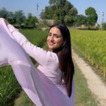 Tanu Grewal Instagram - Tere tille toh oh, soorat deendi aa heer di 🌸