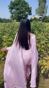 Tanu Grewal Instagram - Jatta chugda rehji na khet tu narma 😅
.
.
.
.
.
.
.
#tanugrewal #reels #reelsinstagram #reelsvideo #reelkarofeelkaro #punjab #punjabi #punjabisuit #pinksuit #pollywood #pollywoodartists #punjabiactress #punjabimodel