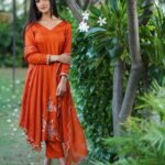 Tanu Grewal Instagram - hi 🧡 Wearing: @the_kaarigars_couture Photography: @daasfilms Makeup: @janvichauhanmua Hair: @hairby_abhinandankhanna11 . . . . . . #tanugrewal #punjab #punjabi #punjabisuit #trending #pollywood #pollywoodartists #chandigarh #punjabiactress #punjabimodel