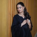 Tanu Grewal Instagram - Wearing @meharbyjassmangat . . . . . #tanugrewal #punjabisuit #trending #punjabi #pollywood #actress #model #explore