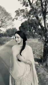 Tanu Grewal Instagram - jhaliye ni udh chaliye 🎶 

YMTW 🦋 #Sept2
