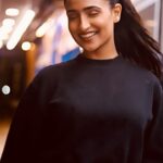 Tanu Grewal Instagram - ☔️🤍 🎥: @jashandeolphoto . . . . #reels #reelsinstagram #reelsvideo #reelsindia #reelitfeelit #reelkarofeelkaro #punjabi #vancouver #bc #pollywoodartists #pollywood #actress #model Vancouver, British Columbia