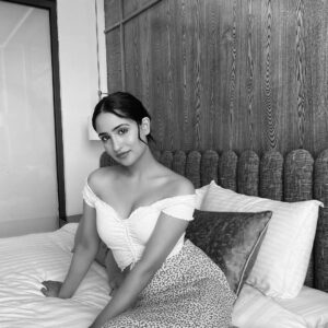 Tanu Grewal Instagram - noir et blanc