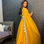 Tanvi Dogra Instagram - Yellow suits me more , what say ! 💛🧡