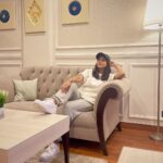 Tanvi Dogra Instagram - Sit back and relax 🤍🤍 Surya McLeod, Mcleodganj