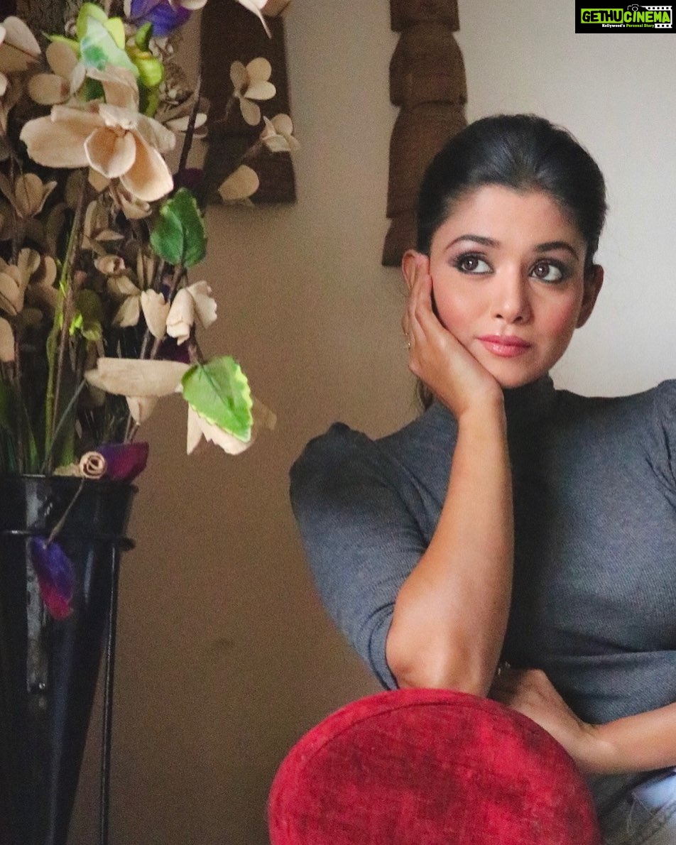 Tanvi Dogra Instagram - Itβs poise, not pose π§π»ββοΈ