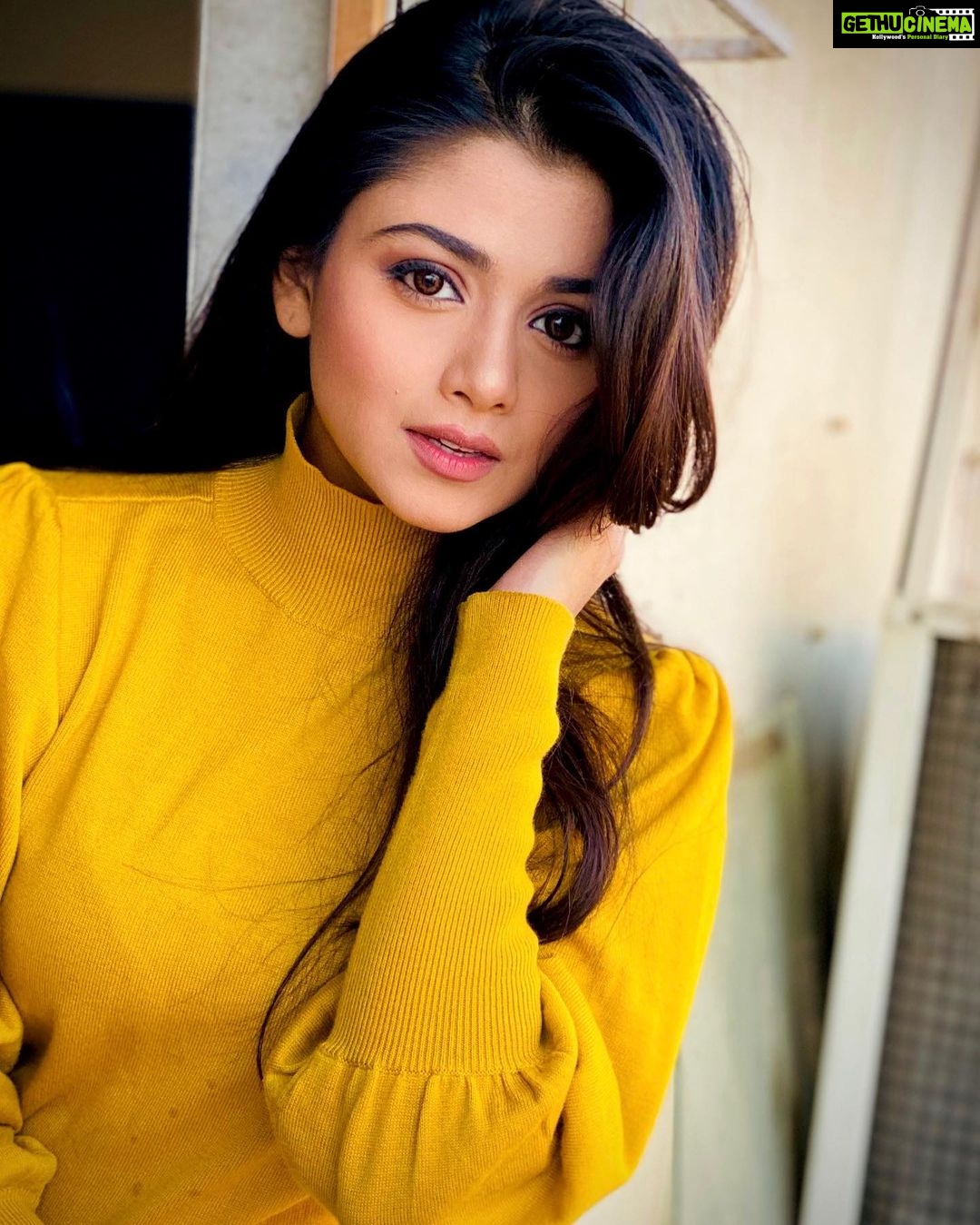 Tanvi Dogra Instagram - By being youself, you put something wonderful in the world that was not there before 💛💛