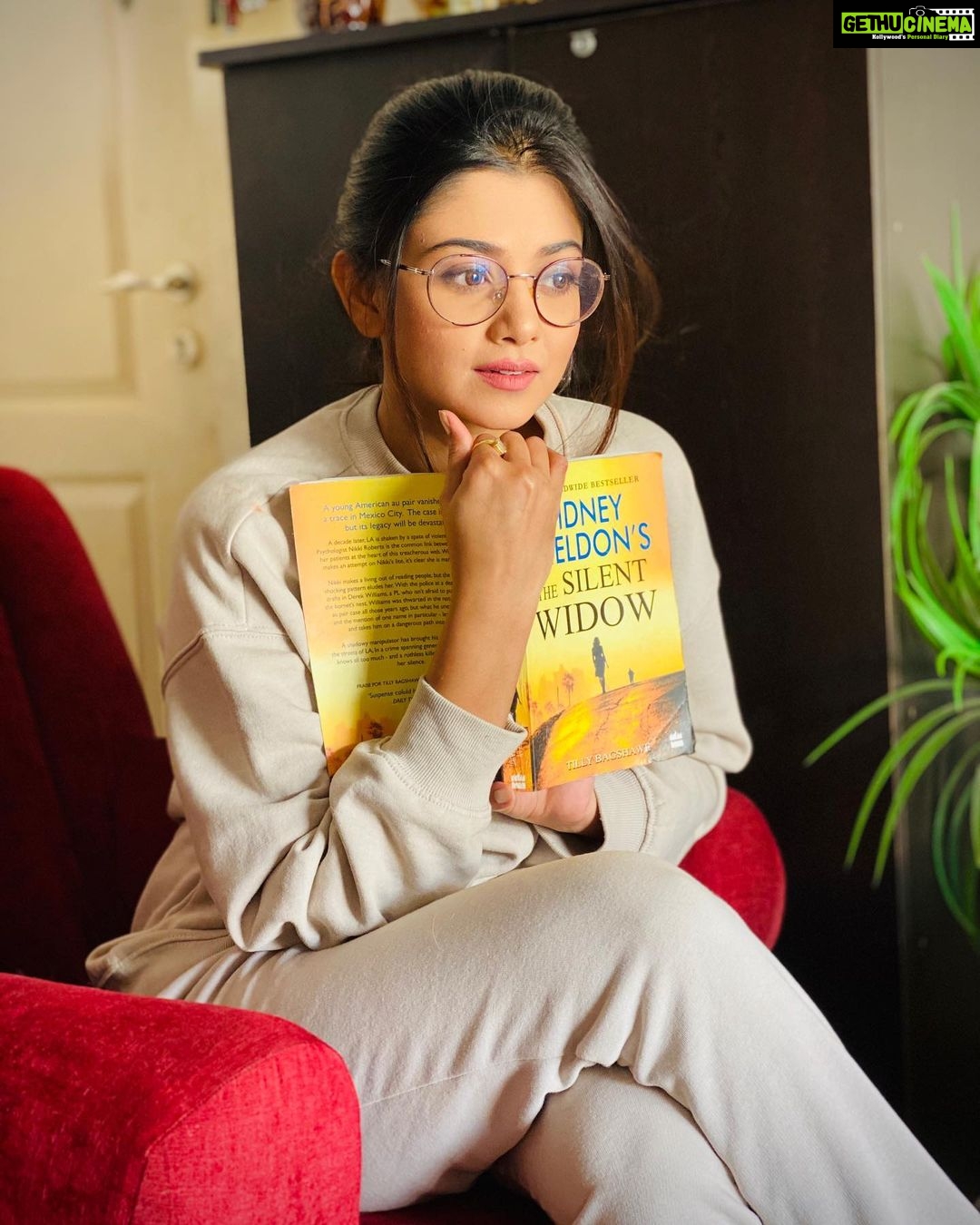 Tanvi Dogra Instagram - If you have good thoughts, they will shine out of your face like sunbeams & you will always look lovely 😊