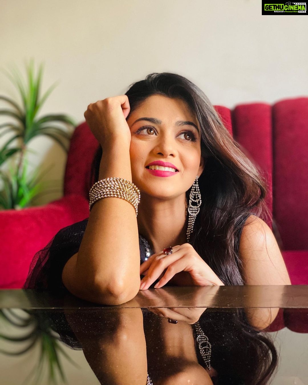 Tanvi Dogra Instagram - The beauty of woman must be seen from in her eyes, because that is the doorway to her heart , the place where love resides 🥰 📸 @co0l_yammy 😘